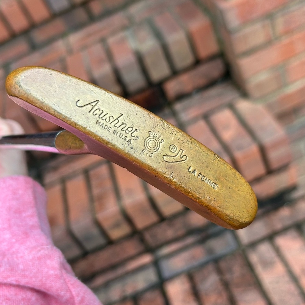 ACUSHNET BULLS EYE PUTTER 34” right handed le femme